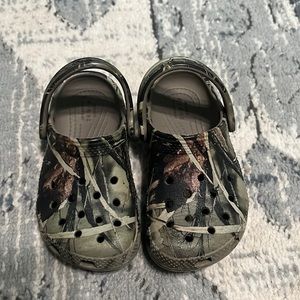 Toddler camo crocs